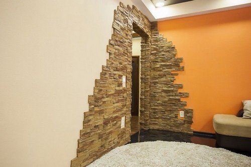 Искусственный декоративный камень для отделки стен в квартире