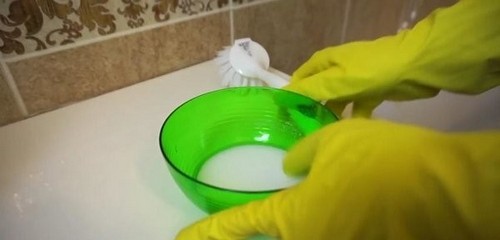 Желтые швы в ванной отмыть