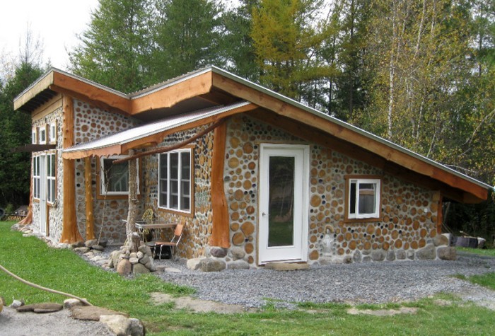Как построить дом из глины и... дров